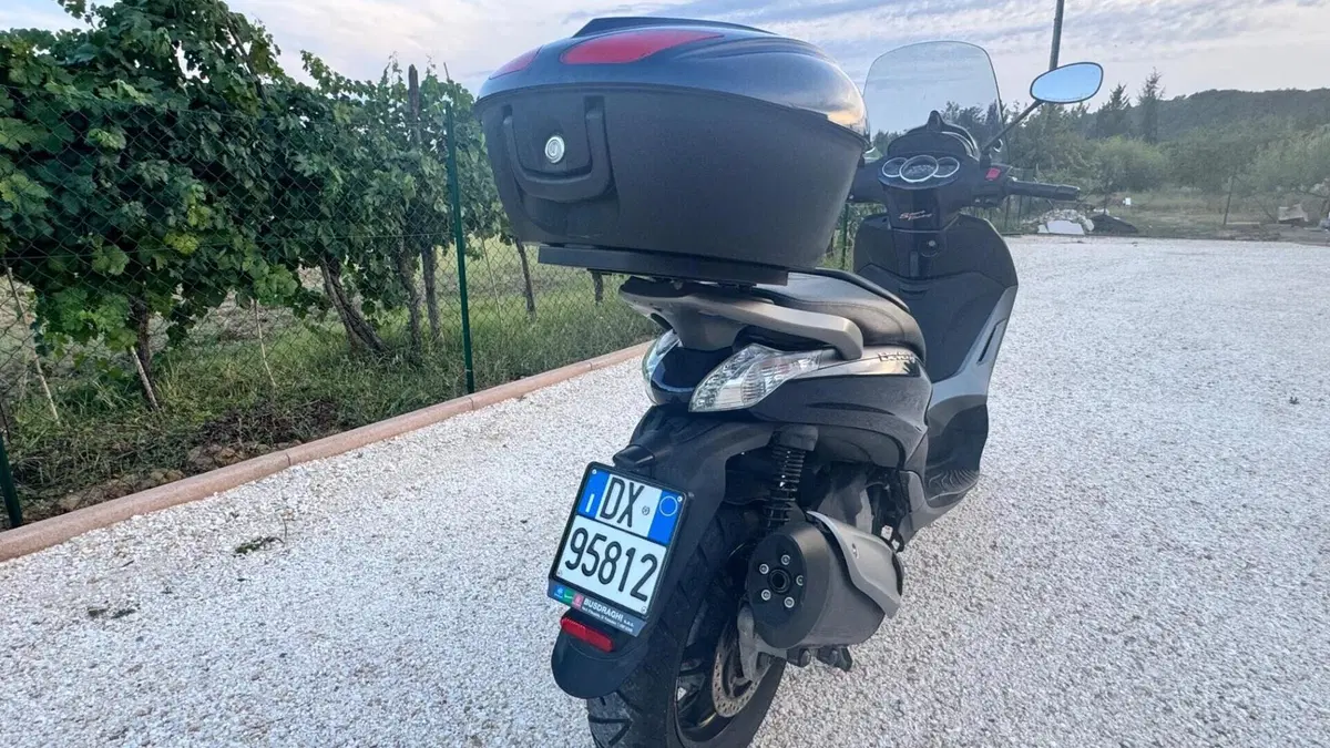 Piaggio Beverly 350 SportTouring ie (2011 - 15)  (18)