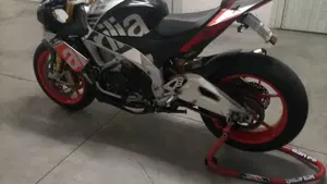 Aprilia Tuono V4 Factory (2015 - 17)  (3)