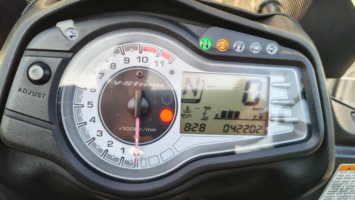 Suzuki V-Strom 650 ABS (2011 - 17)  (8)