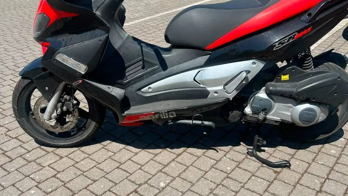 Aprilia SR Max 300 (2011 - 16) 