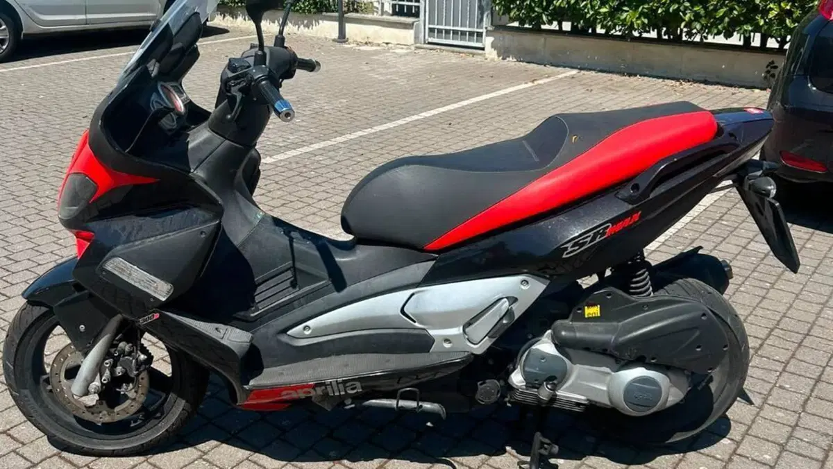 Aprilia SR Max 300 (2011 - 16)  (2)