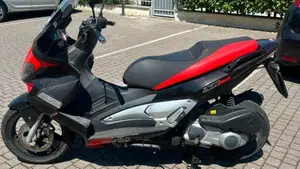 Aprilia SR Max 300 (2011 - 16)  (2)