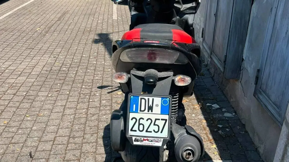 Aprilia SR Max 300 (2011 - 16)  (3)