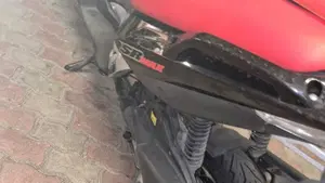 Aprilia SR Max 300 (2011 - 16)  (4)