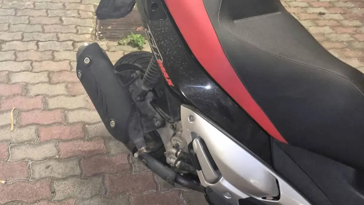 Aprilia SR Max 300 (2011 - 16)  (8)