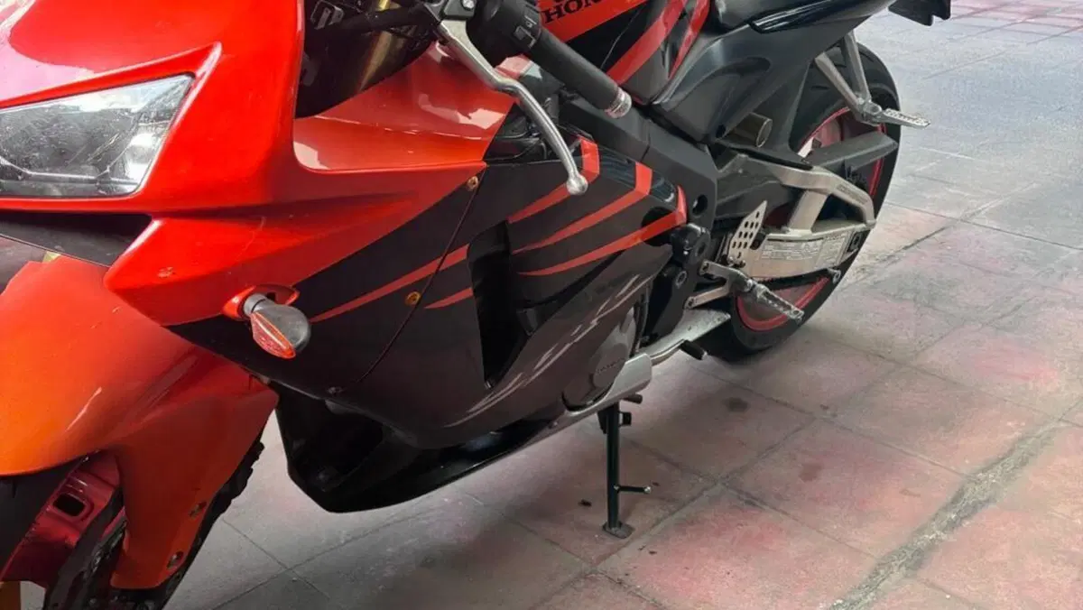 Honda CBR 600 RR (2005 - 06)  (3)