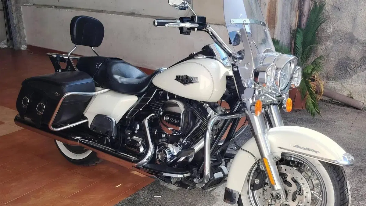 Harley-Davidson 103 Road King Classic (2014 - 16) - FLHRC 