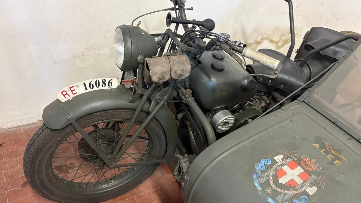 Moto Guzzi   (2)