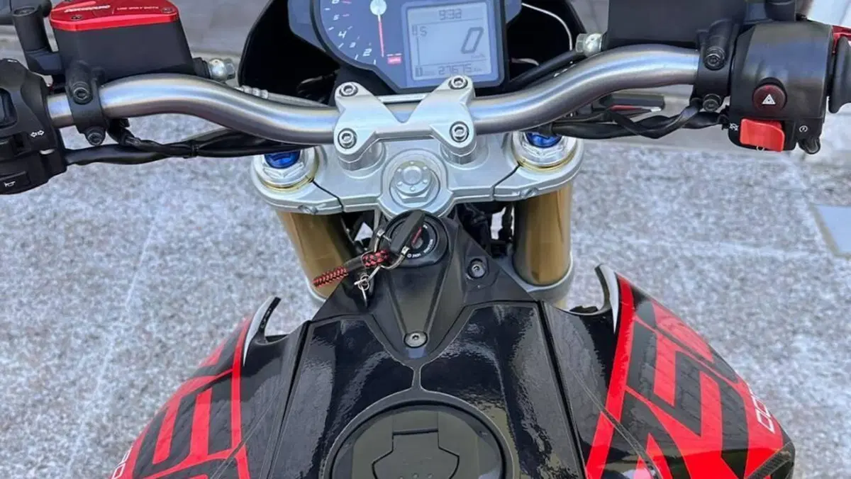 Aprilia Dorsoduro 750 (2009 - 14)  (7)