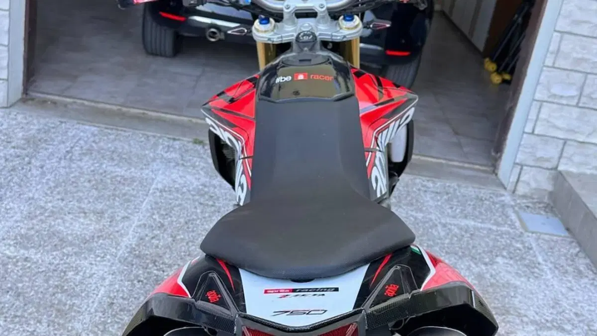 Aprilia Dorsoduro 750 (2009 - 14)  (6)