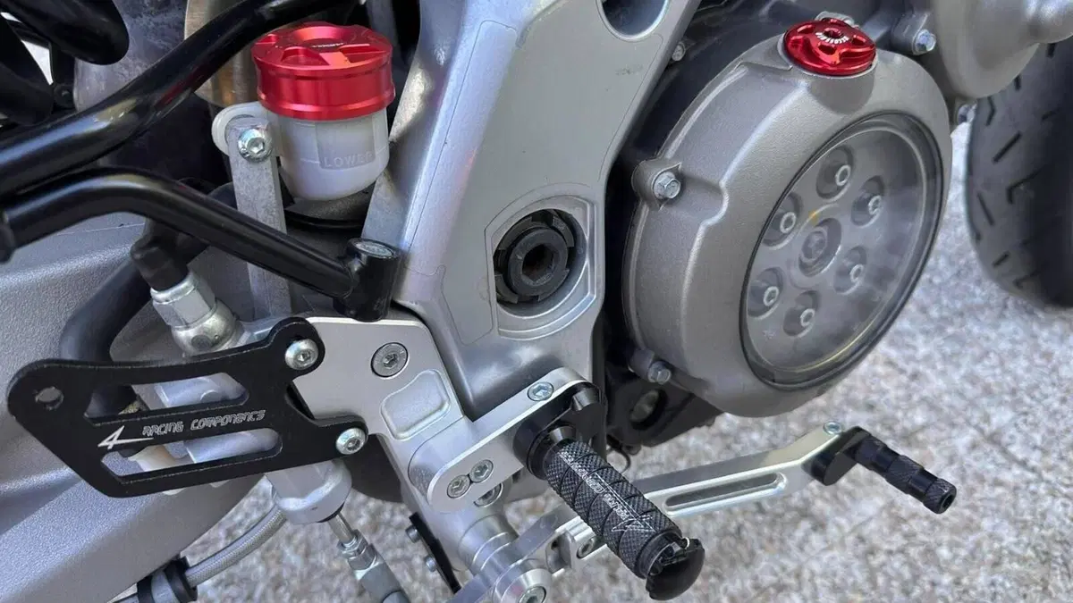 Aprilia Dorsoduro 750 (2009 - 14)  (8)