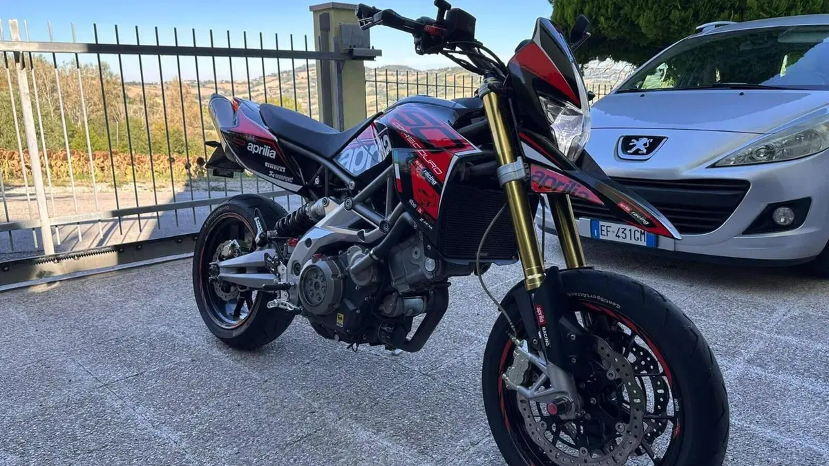 Aprilia Dorsoduro 750 (2009 - 14)  (4)