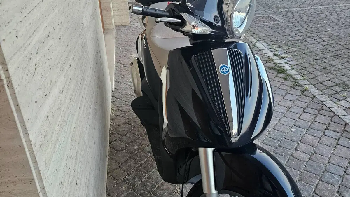 Piaggio Beverly Tourer 250  (3)