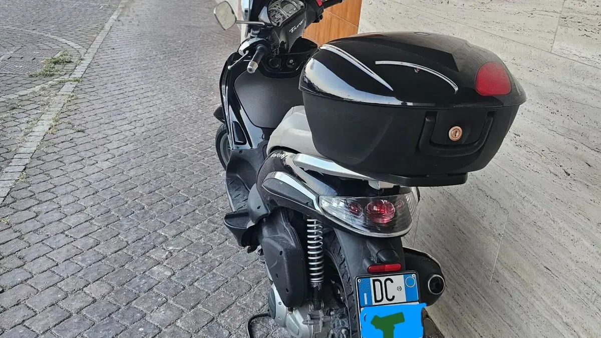 Piaggio Beverly Tourer 250  (4)