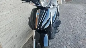 Piaggio Beverly Tourer 250  (2)