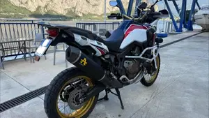 Honda Africa Twin CRF 1000L (2016 - 17)  (2)
