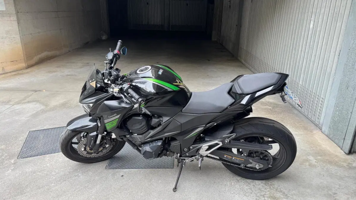 Kawasaki Z 800 ABS (2012 - 16)  (2)