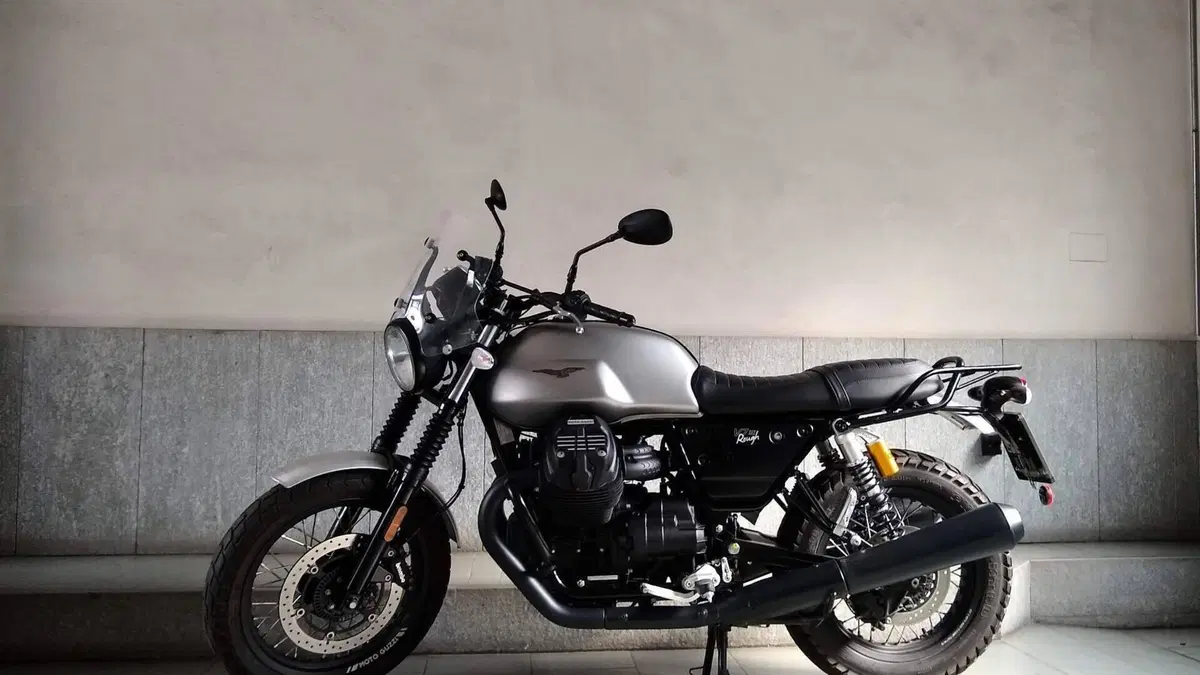 Moto Guzzi V7 III Rough (2018 - 20) 