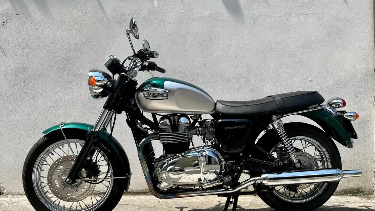 Triumph Bonneville 800 (2000 - 01) 