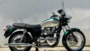 Triumph Bonneville 800 (2000 - 01)  (2)