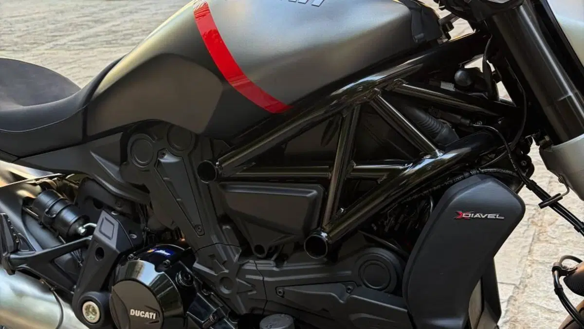 Ducati XDiavel 1262 Black Star (2021)  (7)