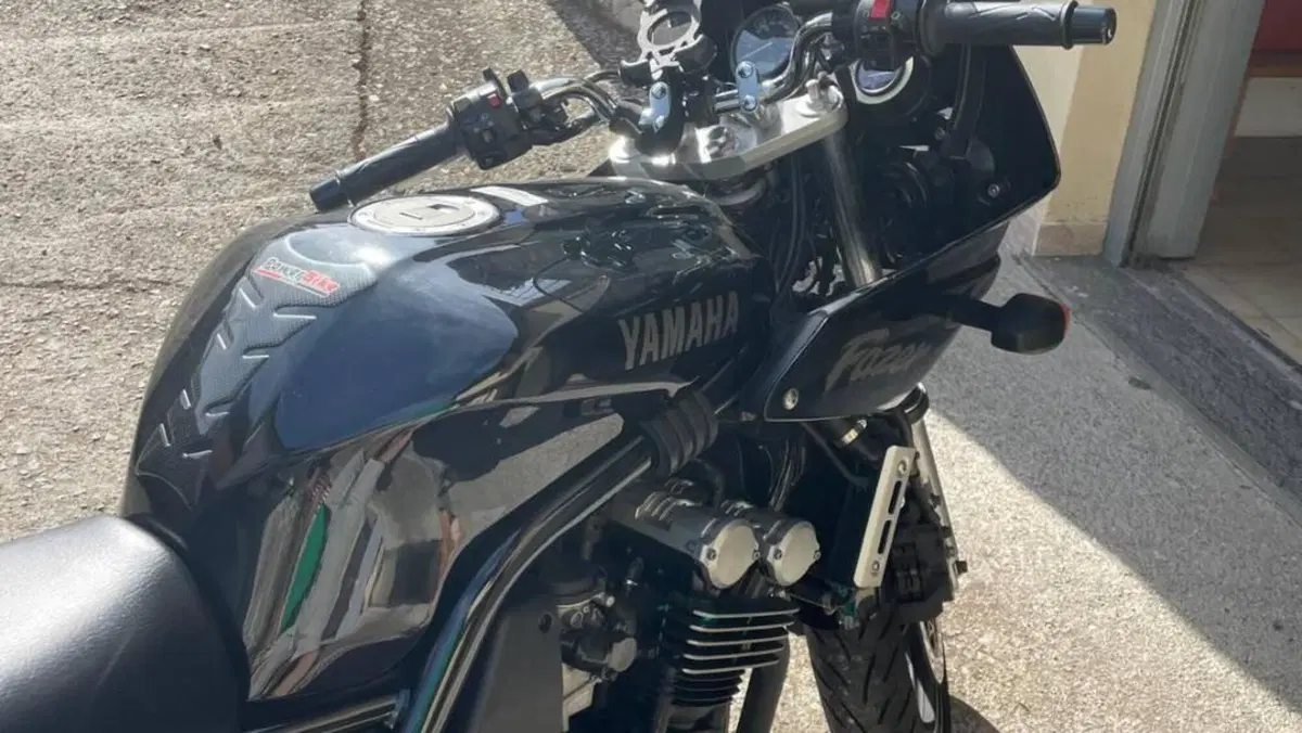 Yamaha FZS 600 Fazer (1998 - 01)  (4)