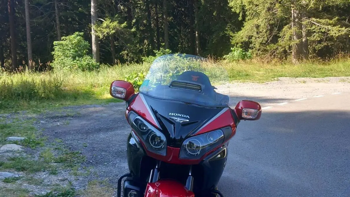Honda GL 1800 Gold Wing (2012 - 17)  (2)