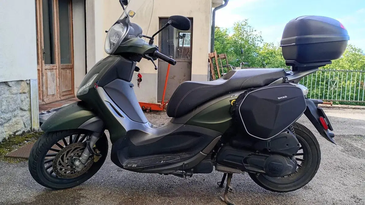 Piaggio Beverly 300 i.e. ABS-ASR (2016 - 20)  (2)