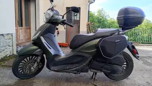 Piaggio Beverly 300 i.e. ABS-ASR (2016 - 20)  (2)