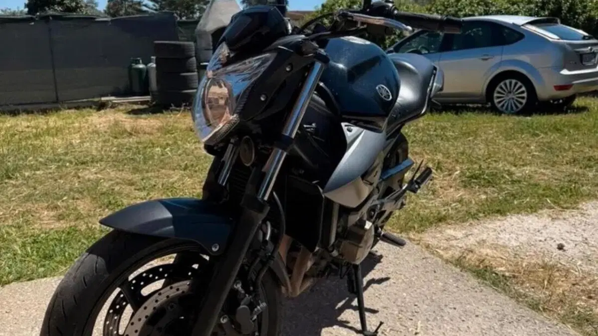 Yamaha XJ6 Diversion F (2010 - 16)  (2)