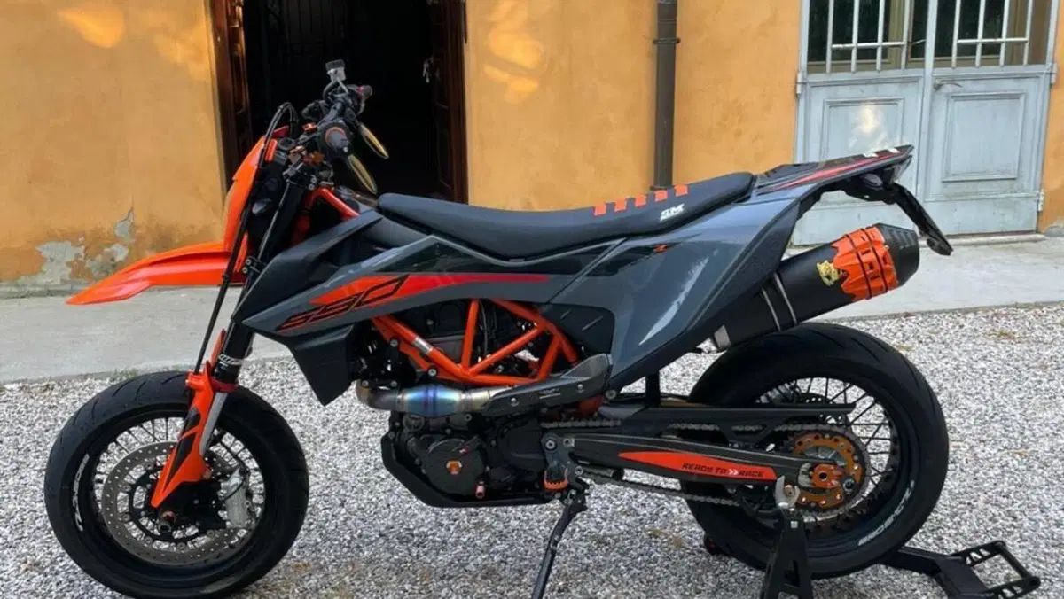 KTM 690 SMC R (2021 - 22)  (2)