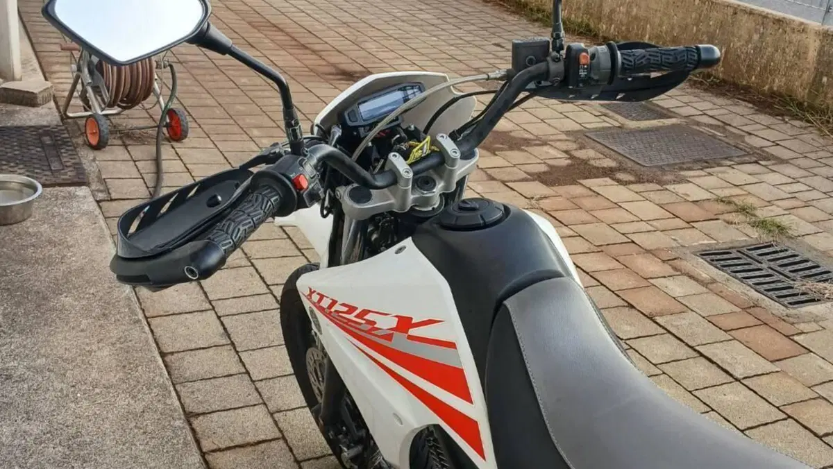 Yamaha XT 125 X (2005 - 11)  (3)