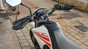 Yamaha XT 125 X (2005 - 11)  (3)