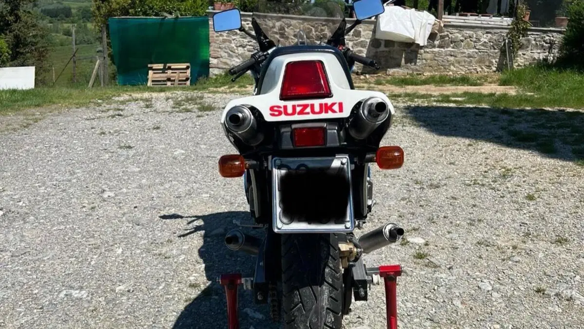 Suzuki   (4)