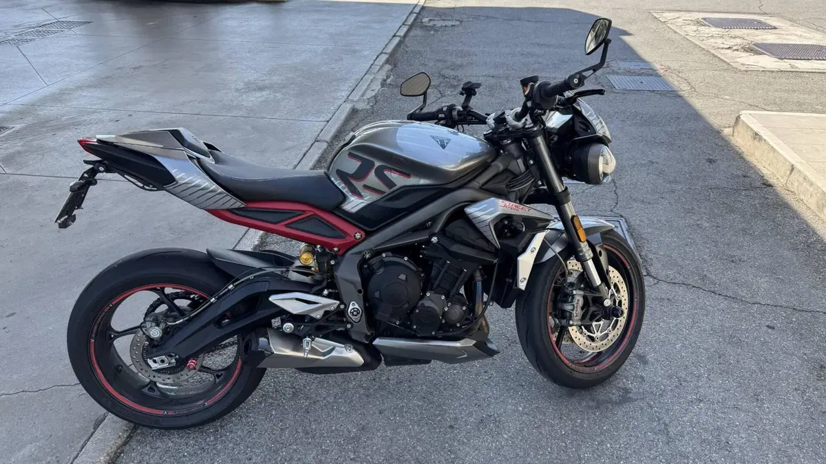 Triumph Street Triple RS (2020 - 22)  (2)