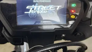Triumph Street Triple RS (2020 - 22)  (6)