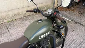 Royal Enfield Classic 500 Pegasus (2019 - 20)  (2)