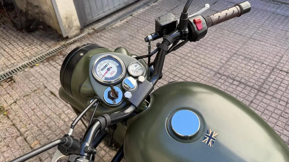 Royal Enfield Classic 500 Pegasus (2019 - 20)  (3)