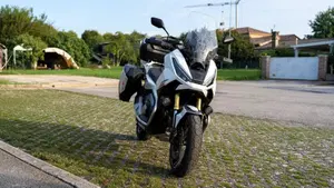 Honda X-ADV 750 Travel (2025 - 26)  (3)