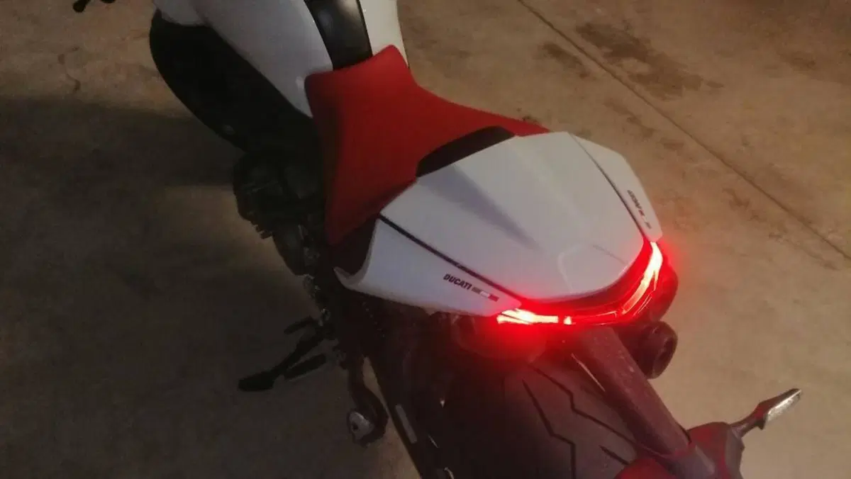 Ducati Monster 937 + (2021 - 25)  (4)