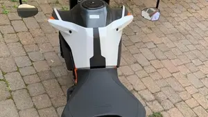 KTM 890 Duke R (2021 - 23)  (4)