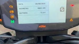 KTM 890 Duke R (2021 - 23)  (5)