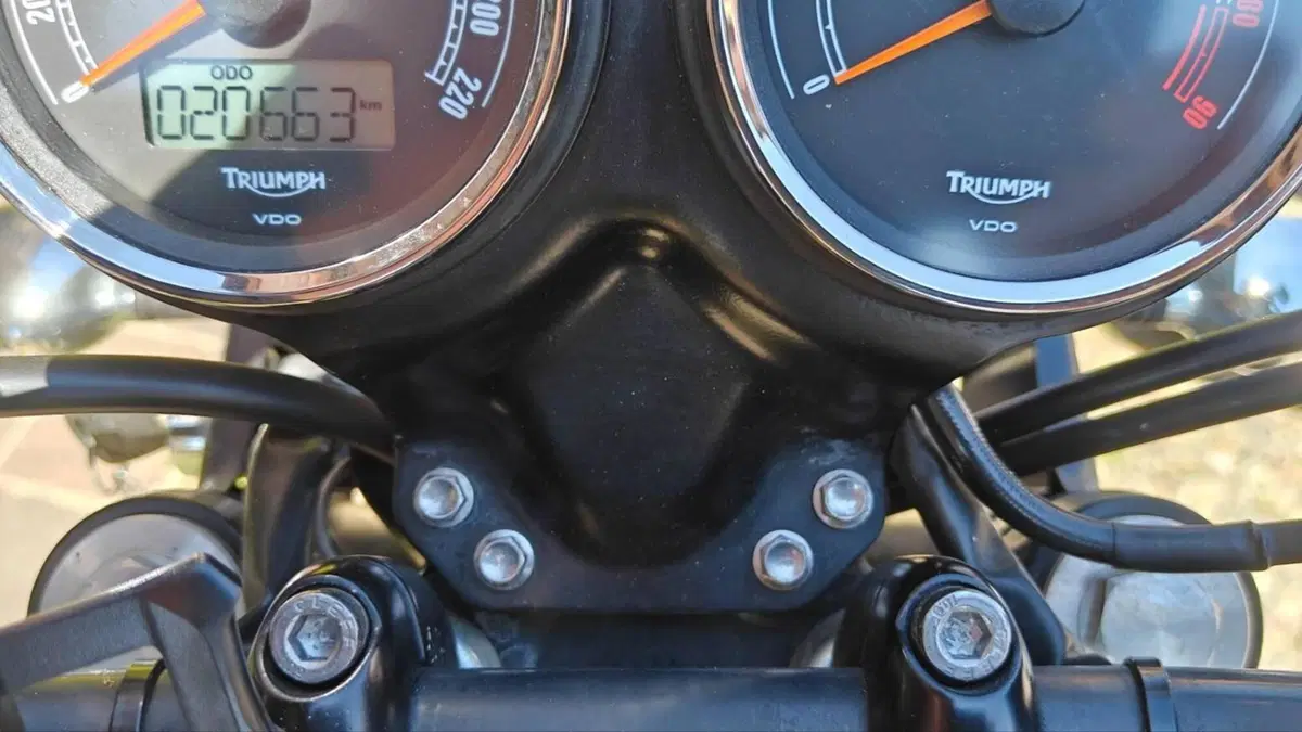 Triumph Bonneville T100 (2008 - 16)  (4)