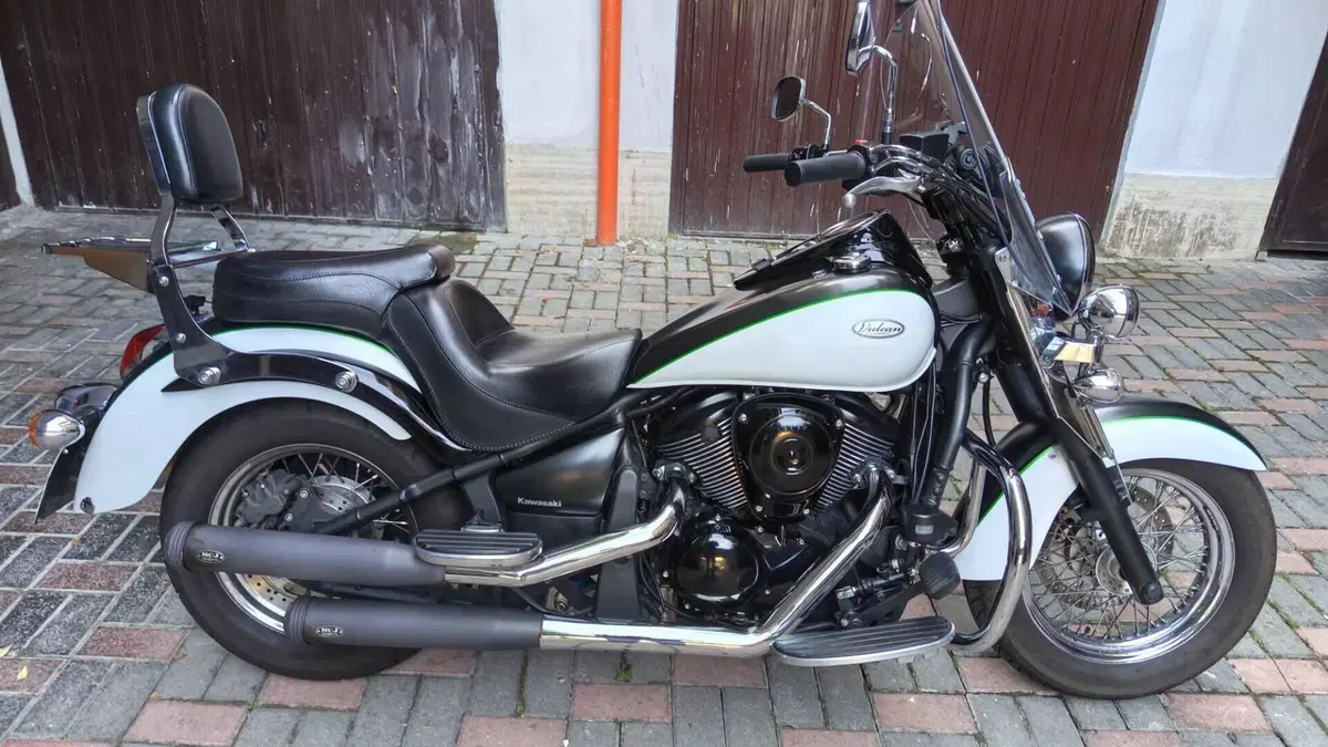 Kawasaki Vulcan VN 900 Classic SE (2011 - 16)  (2)