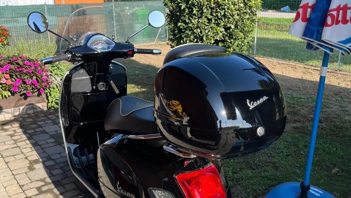 Vespa GTS 300 (2010 - 14)  (2)