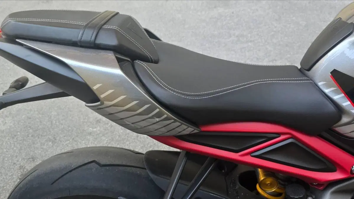 Triumph Street Triple RS (2020 - 22)  (7)