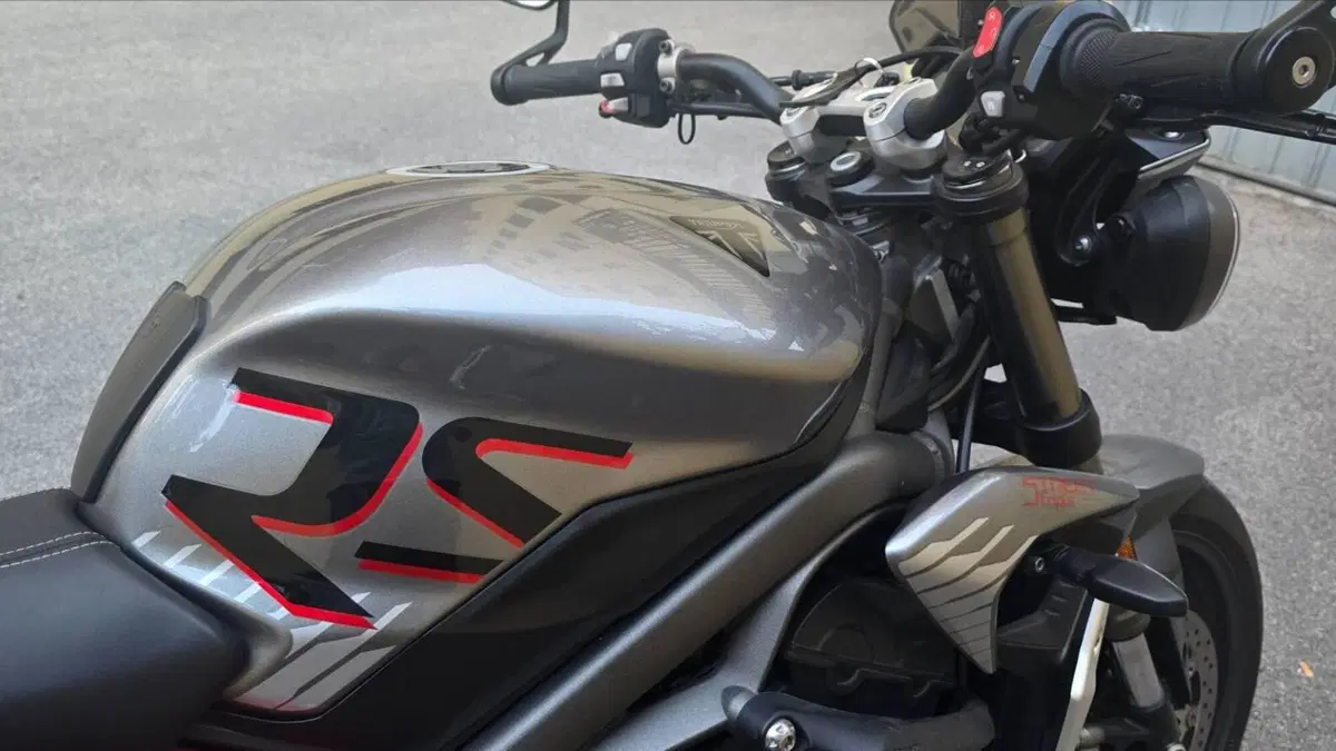 Triumph Street Triple RS (2020 - 22)  (8)
