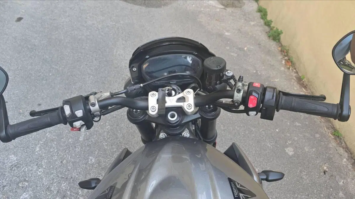 Triumph Street Triple RS (2020 - 22)  (10)