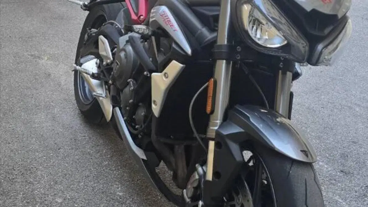 Triumph Street Triple RS (2020 - 22)  (12)