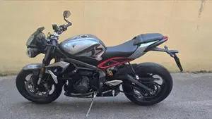 Triumph Street Triple RS (2020 - 22)  (16)